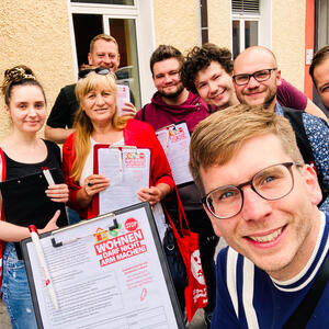 Unterschriften sammeln für die Wohnpetition Wohnkampagne9.jpg
